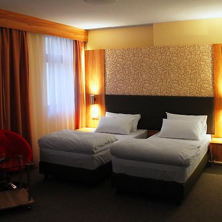 Hotel Przy Baszcie Легница Номер фото