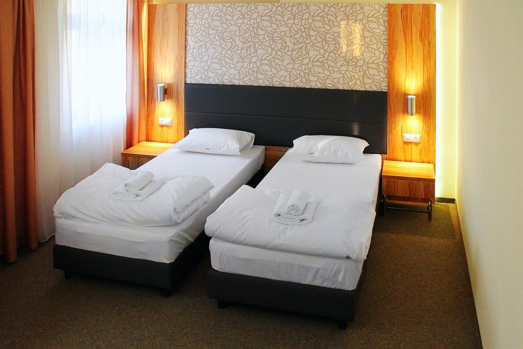 Hotel Przy Baszcie Легница Номер фото