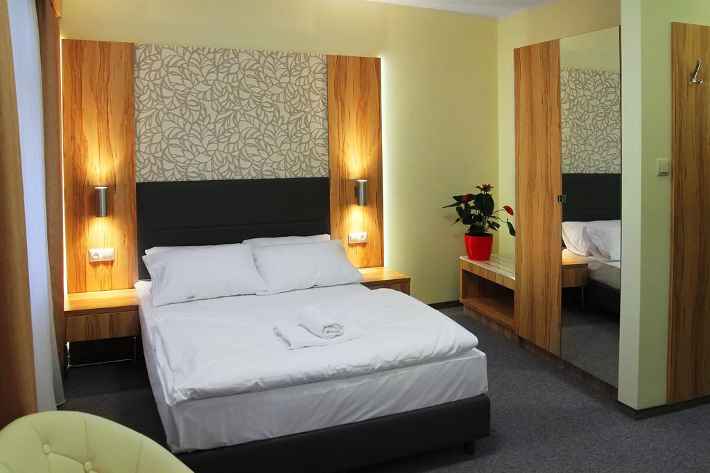 Hotel Przy Baszcie Легница Номер фото
