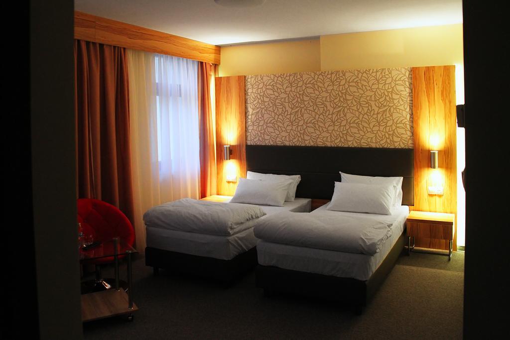 Hotel Przy Baszcie Легница Номер фото