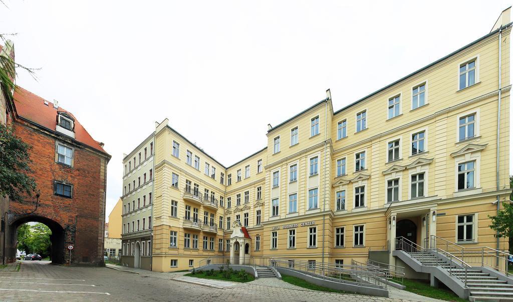 Hotel Przy Baszcie Легница Экстерьер фото