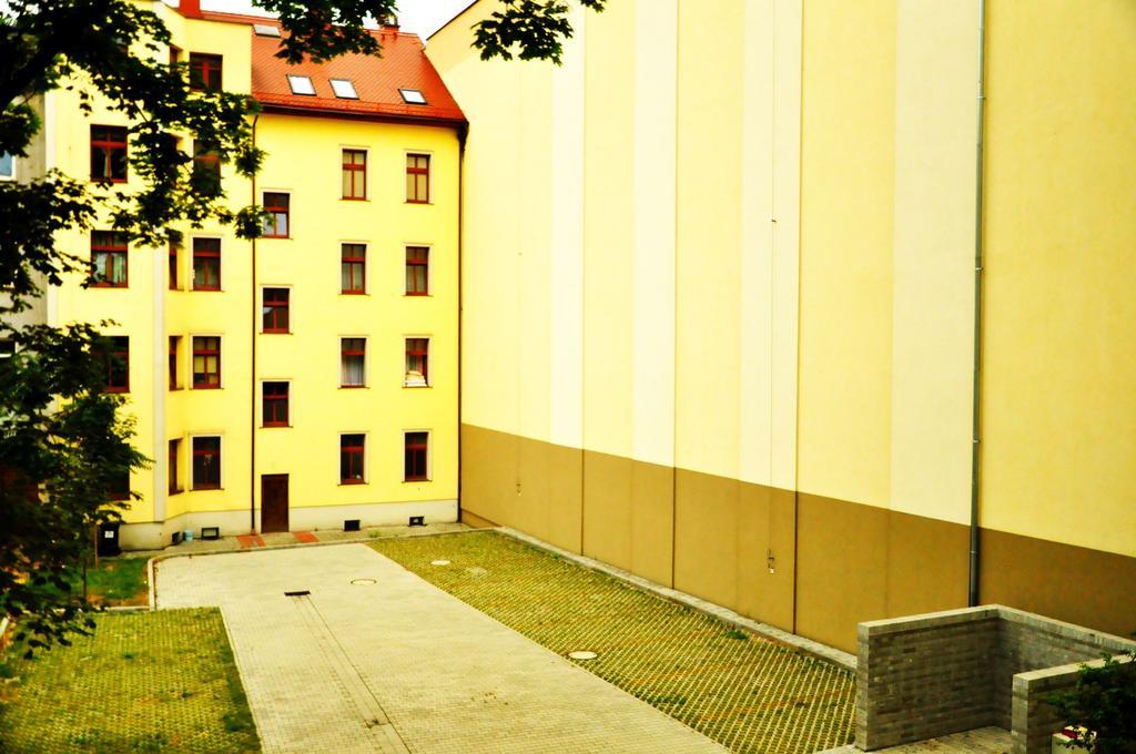 Hotel Przy Baszcie Легница Экстерьер фото