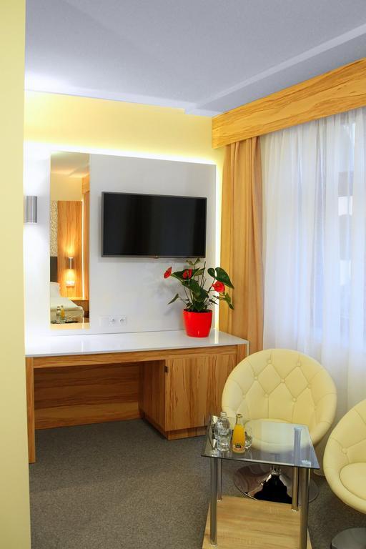 Hotel Przy Baszcie Легница Экстерьер фото