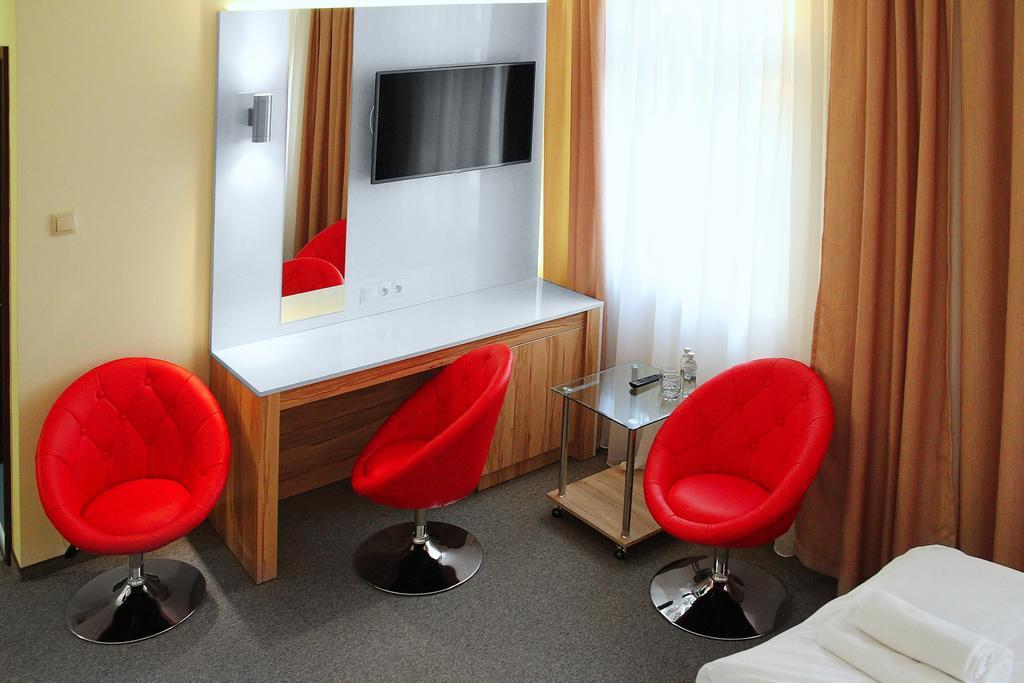 Hotel Przy Baszcie Легница Экстерьер фото